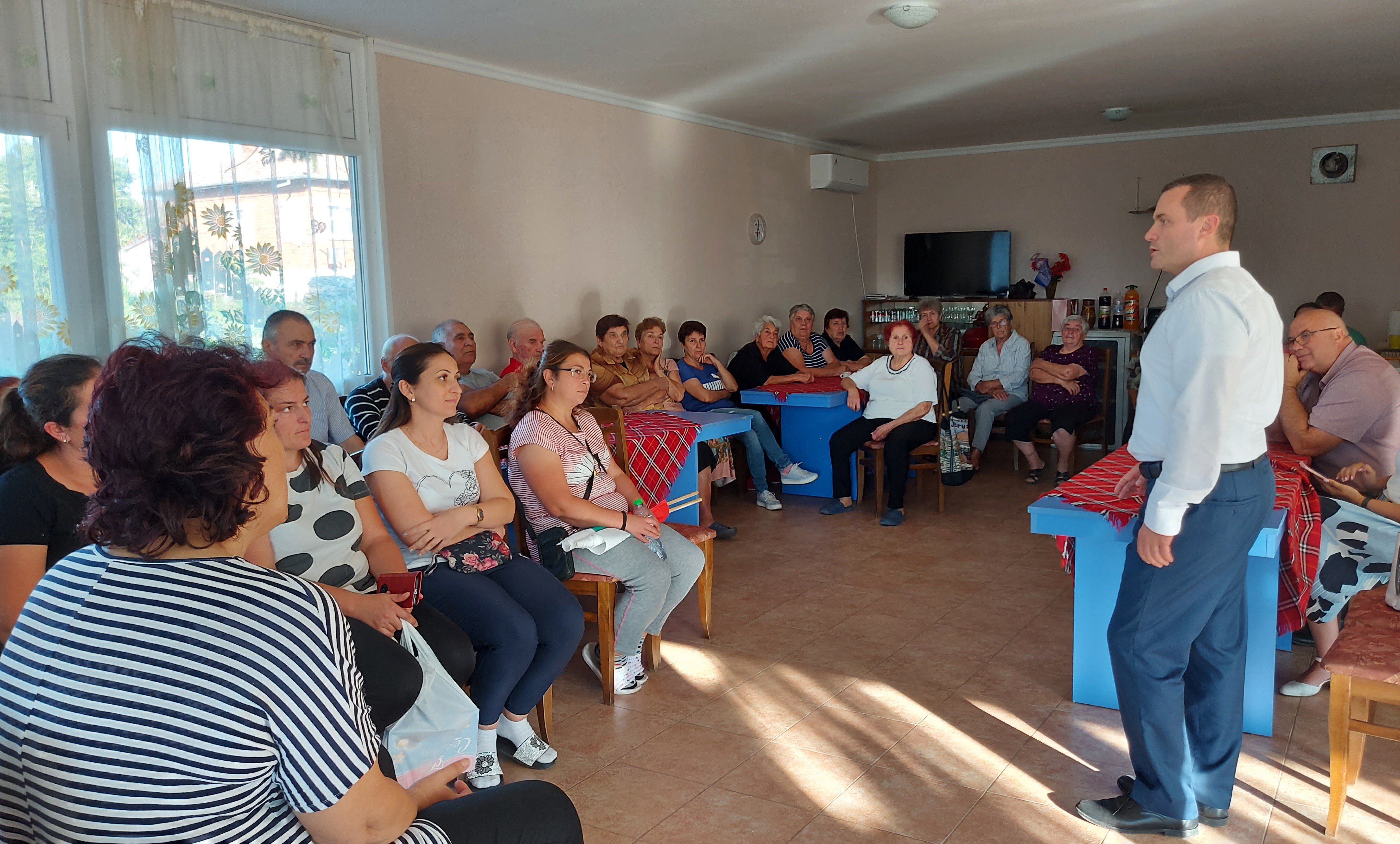 Кметът Пенчо Милков проведе открита приемна с жителите на с. Семерджиево