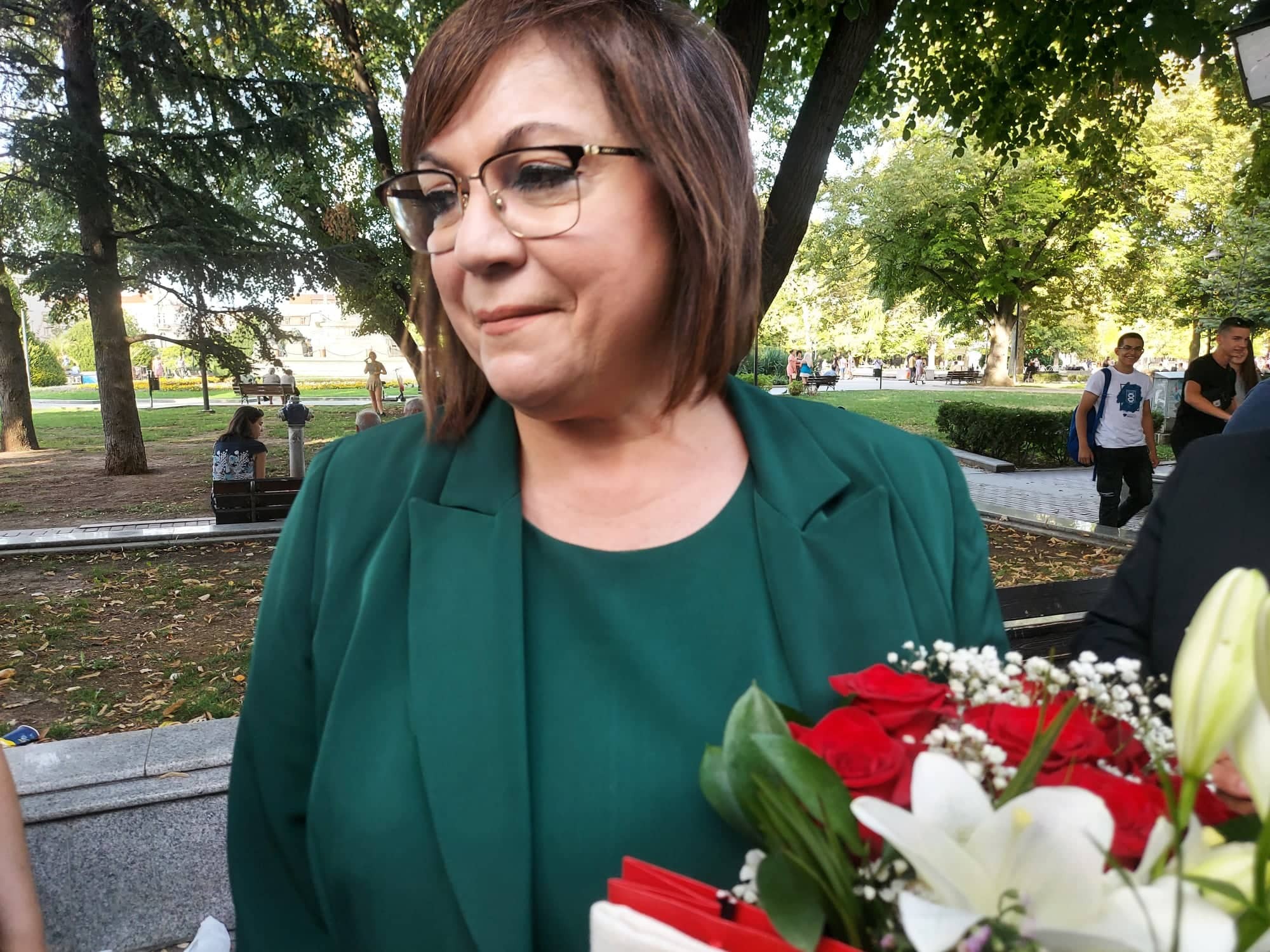 Корнелия Нинова в Русе:   Ще работим за съставяне на редовен кабинет, работещо Народно събрание и стабилност в държавата.