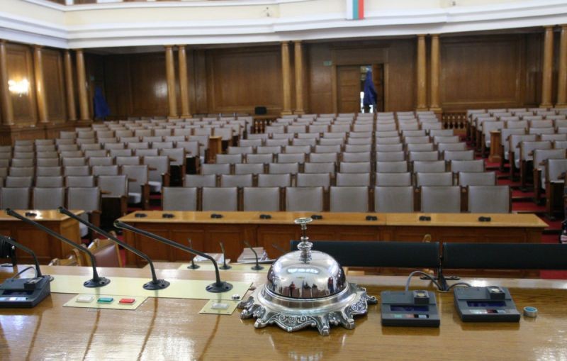Политолози коментират вероятността и вариантите да се състави кабинет в 48-ото Народно събрание