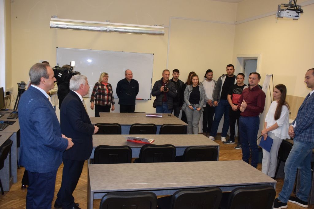 Нова компютърна зала за обучение на студенти бе открита в Русенския университет