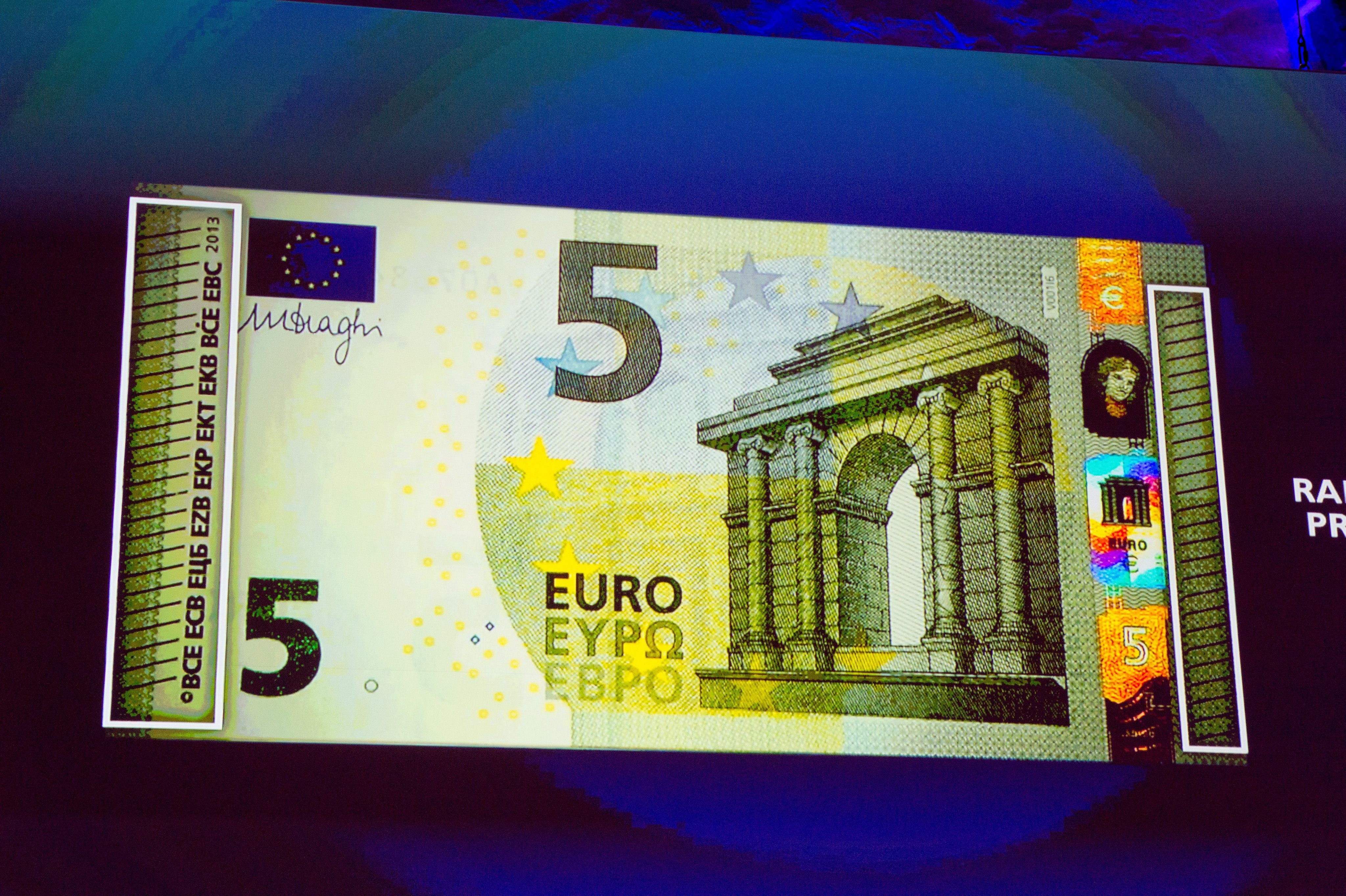 Бюджетът и еврото хвърлени в боя за правителство


