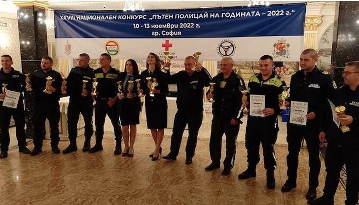    Деница Господинова и Татяна Чобанова спечелиха първо място в Националния конкурс „Пътен полицай на годината“ .