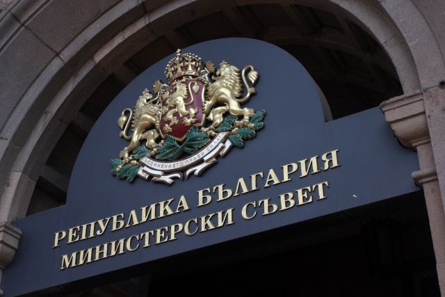 Министерският съвет одобри прилагането на дерогация за закупуването, вноса или трансфера на суров нефт от Русия, превозван по море