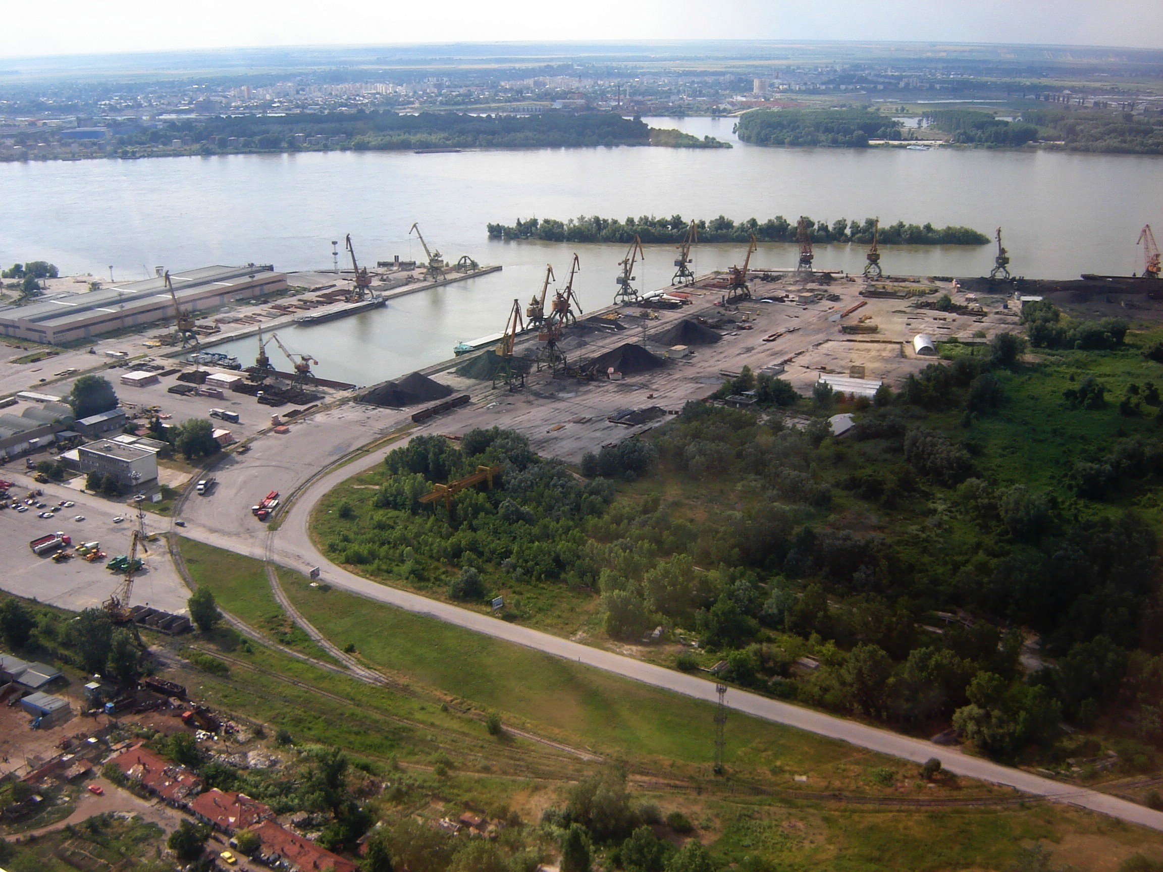 Предложение: В помощ на Украйна пристанищата във Варна и Русе да бъдат оборудвани допълнително