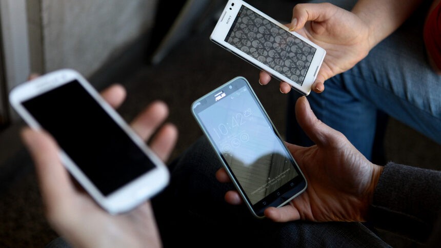 Мобилните оператори вероятно ще вдигнат цените едностранно от догодина