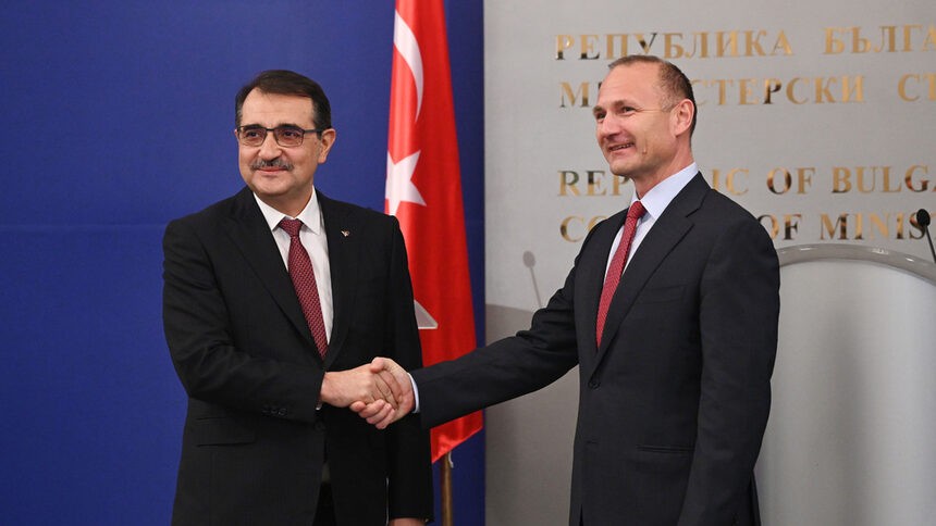 България ще използва 13 години турски терминали за втечнен газ