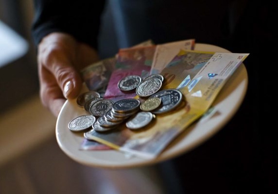 Румъния въведе данък върху бакшиша, но все още остават много въпросителни