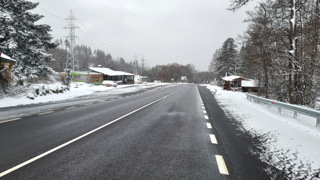  Снежната покривка в областта достига до около 10 см., като в град Русе е между 5 и 8 см.