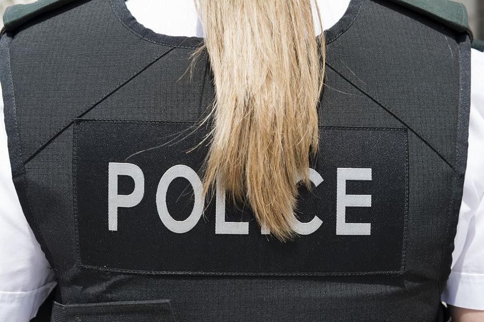 Задържаха 25-годишна полицайка с трева в Разлог 
