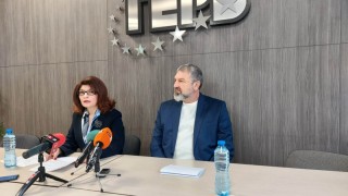 Бившият вече председател на парламентарната група на ГЕРБ- СДС благодари на кмета Милков, че е реагирал професионално, а не политически на ДБ инициативата за 