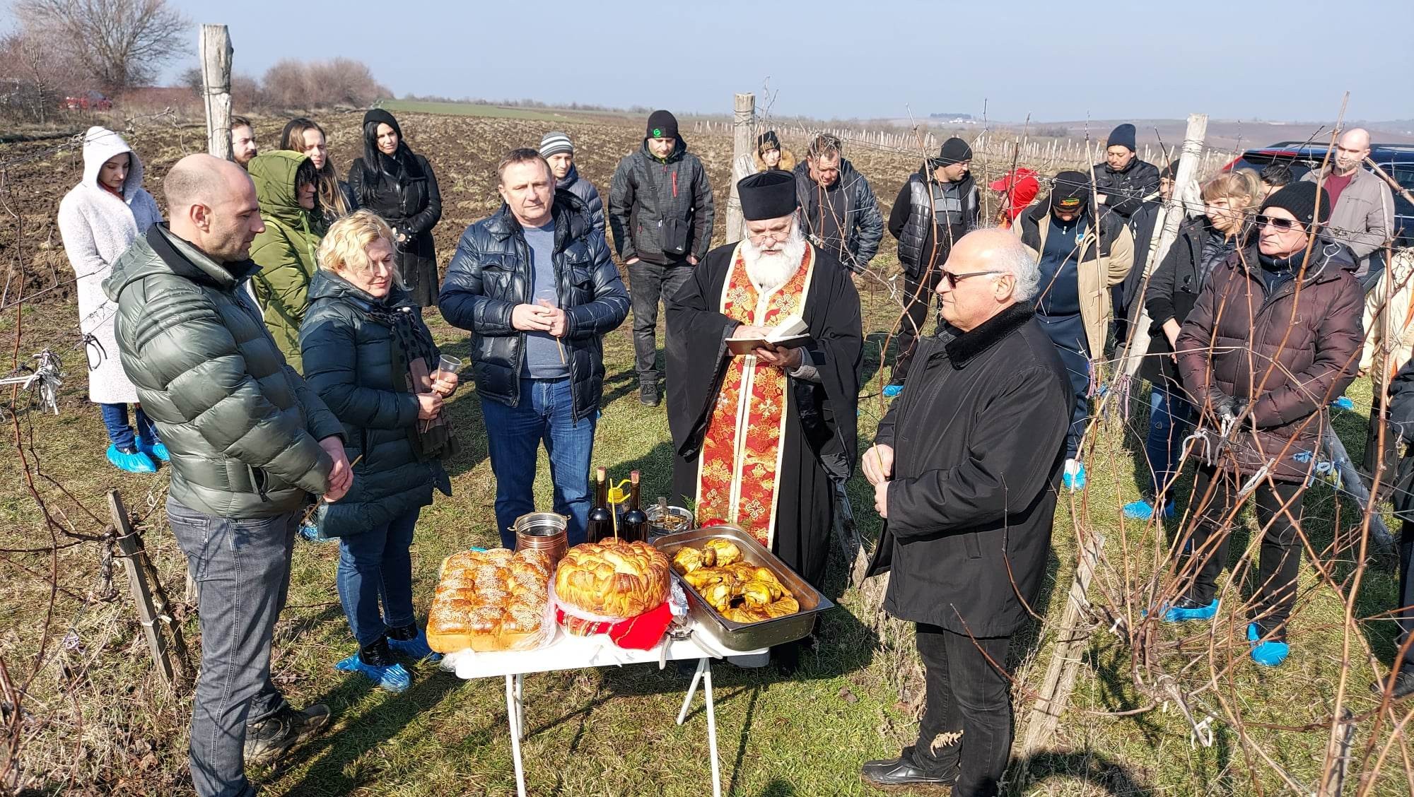 С молитва за берекет земеделецът Милен Коев отбелязва празника Зарезан