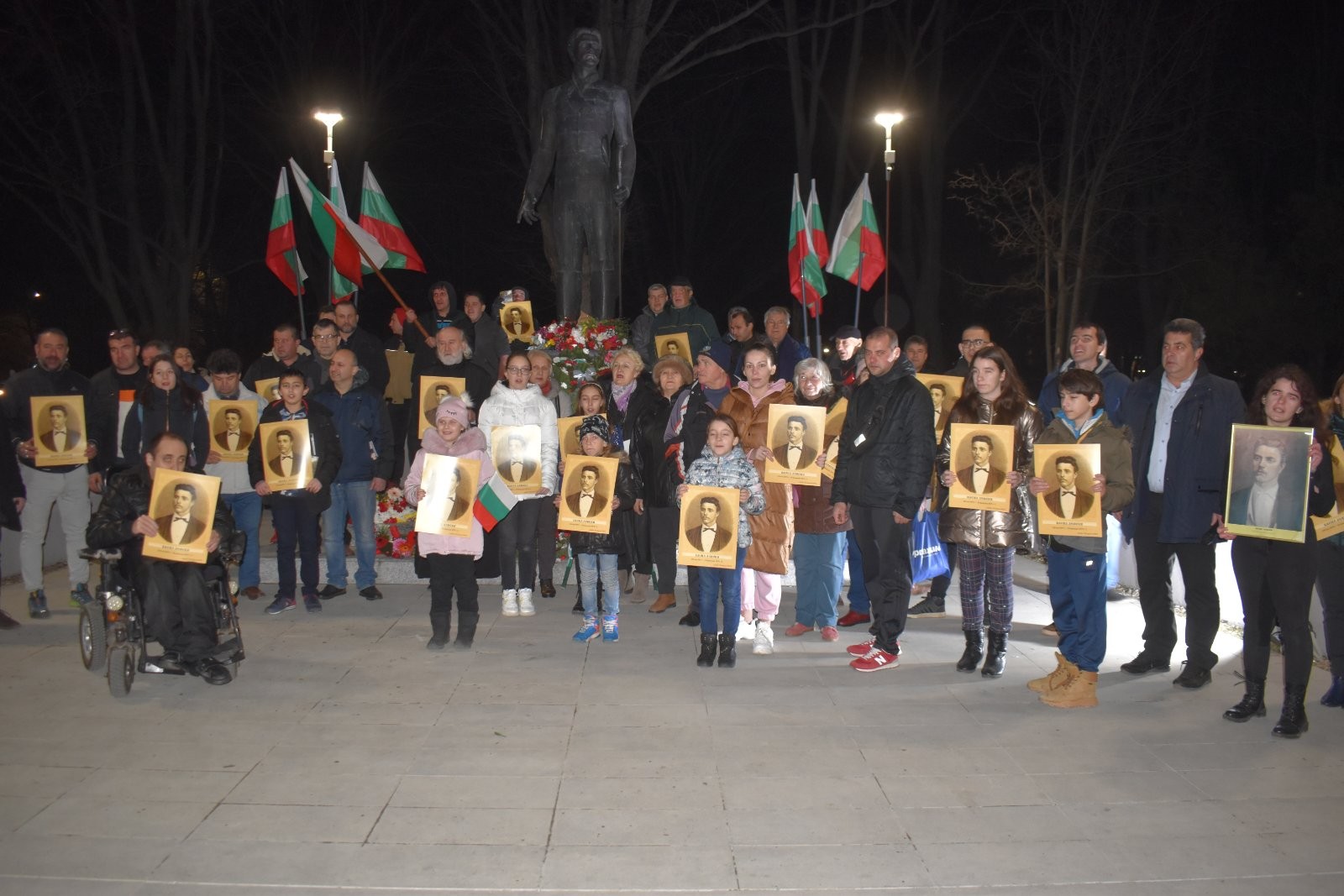 ,,150 години безсмъртие,, - ВМРО-Русе проведе традиционното си факелно шествие в памет на Апостола 