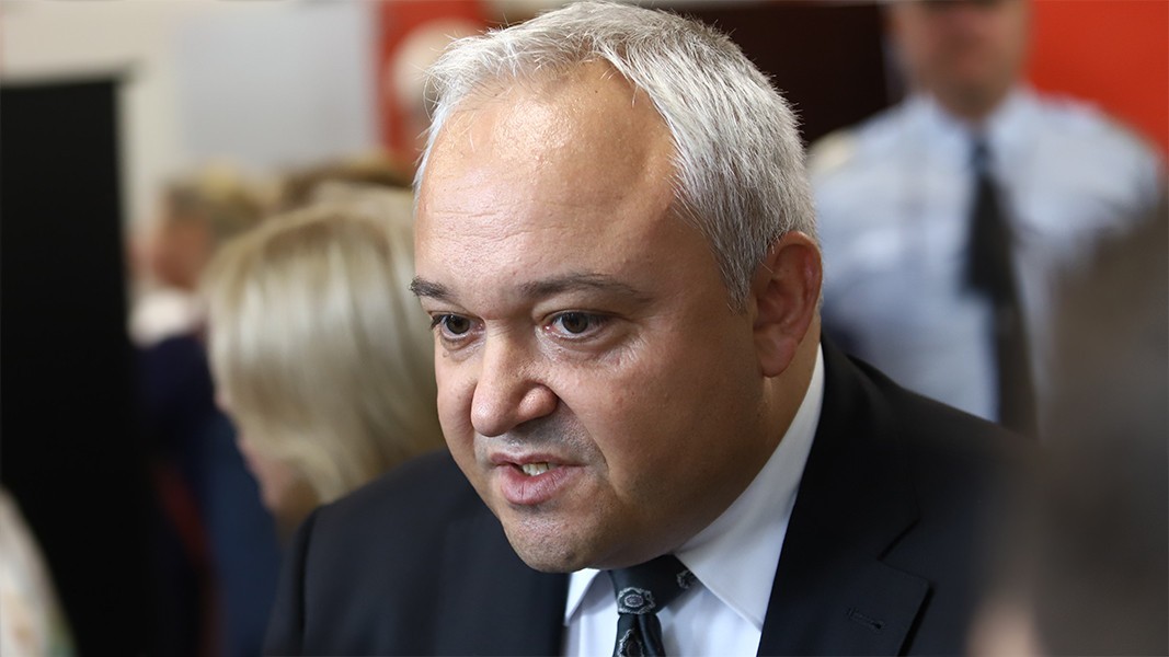 Вътрешният министър обеща изненади с имената на разследвани за корупция политици