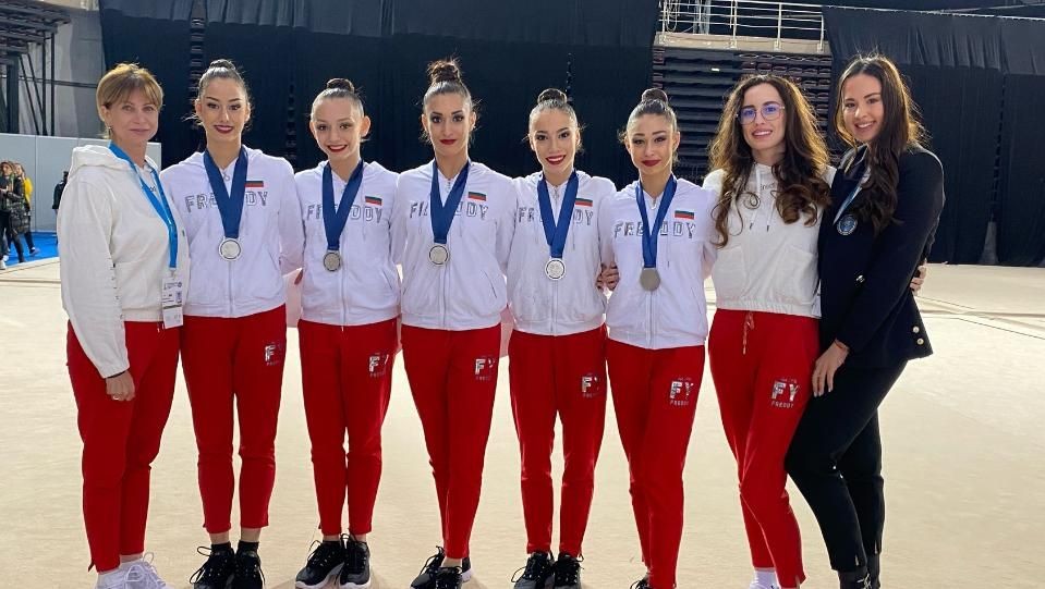 Ансамбълът спечели сребърни медали в многобоя на Световната купа по художествена гимнастика в Атина
