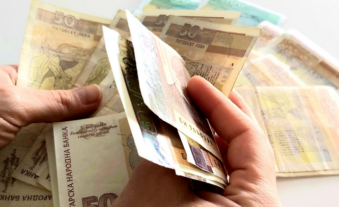 Финансовото министерство предлага 940 лв. минимална заплата от 2024 г.