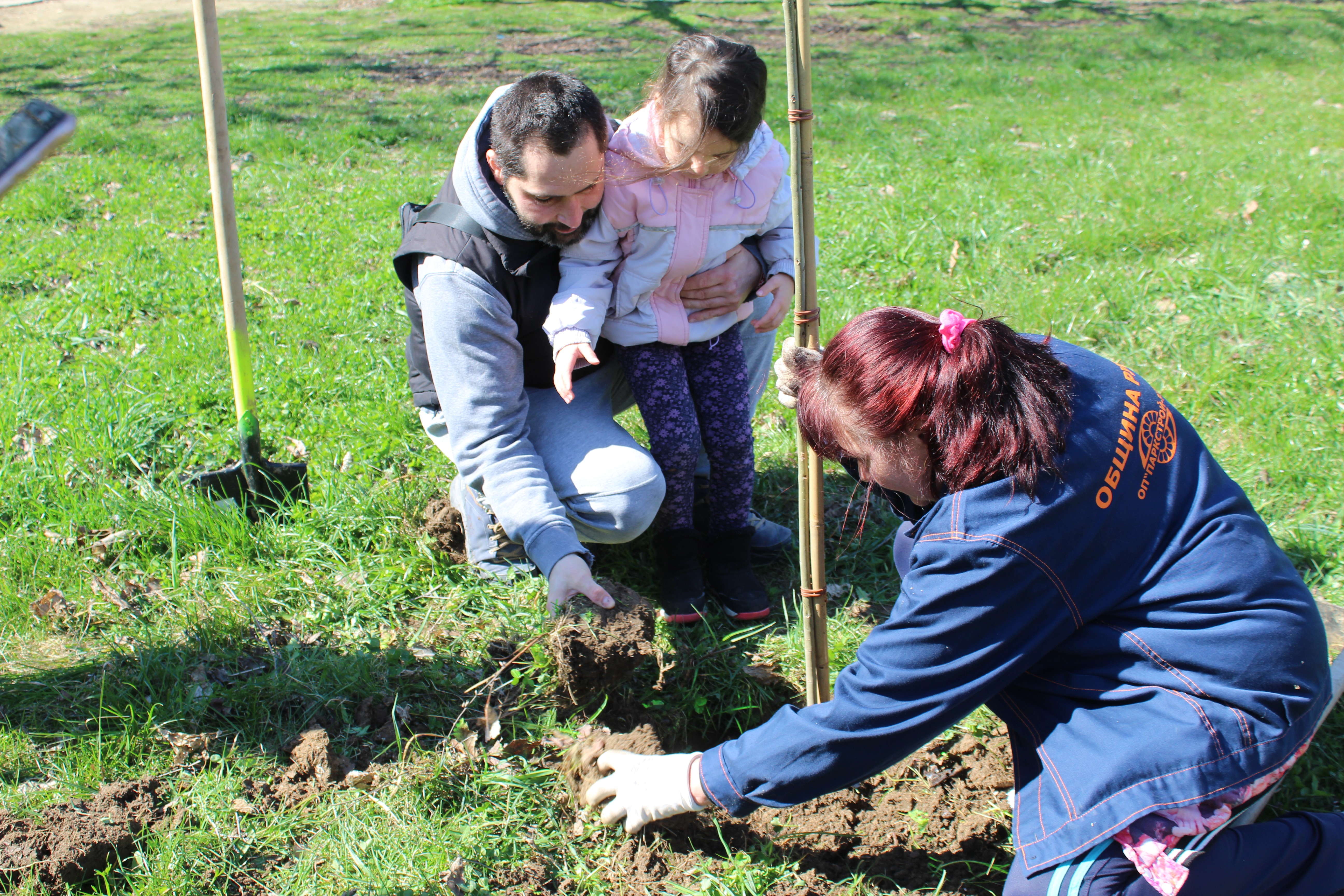 Русенци засадиха млади дръвчета в кв. “Дружба 1”