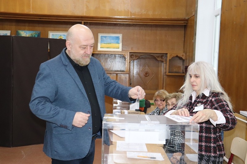 Анатоли Станев: Гласувам, защото съм отговорен към бъдещето на страната