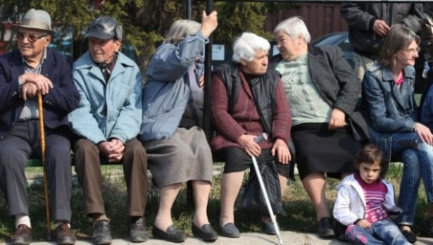 Пенсионерите остават без великденски добавки