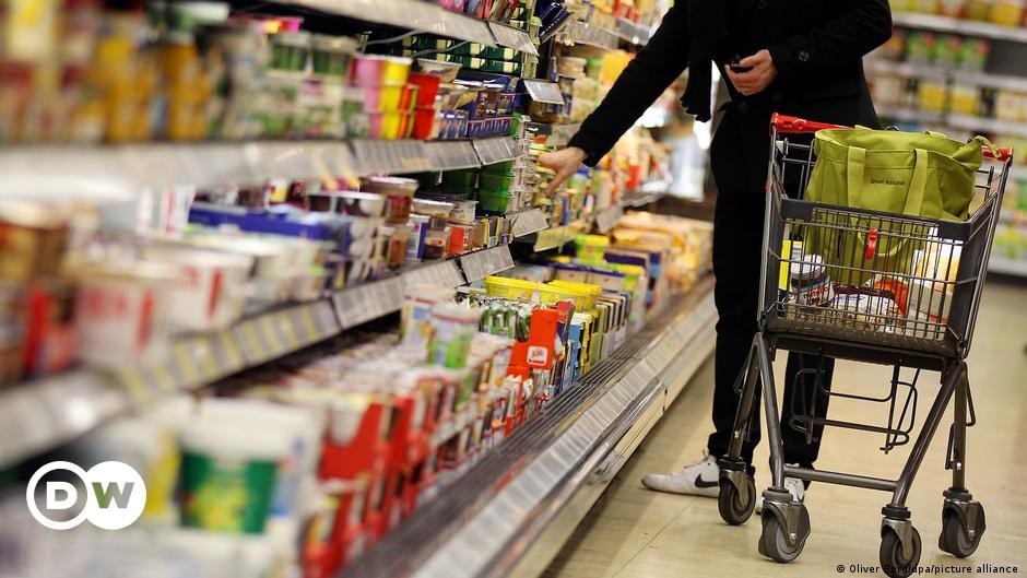 Инфлацията спада, скъпите храни помпат потребителските цени