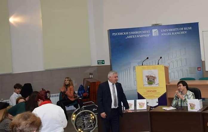 В Русенския университет представиха книгата  ,,Свързани,, на студента Кристиян Огнянов