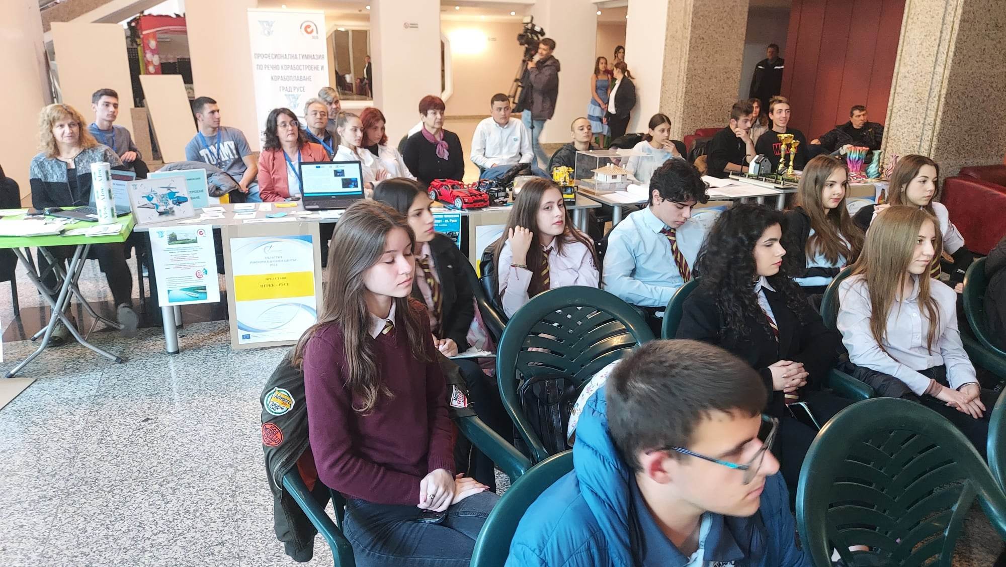  ОИЦ организира среща на ученици и работодатели и РИО за необходимостта от дуално обучение