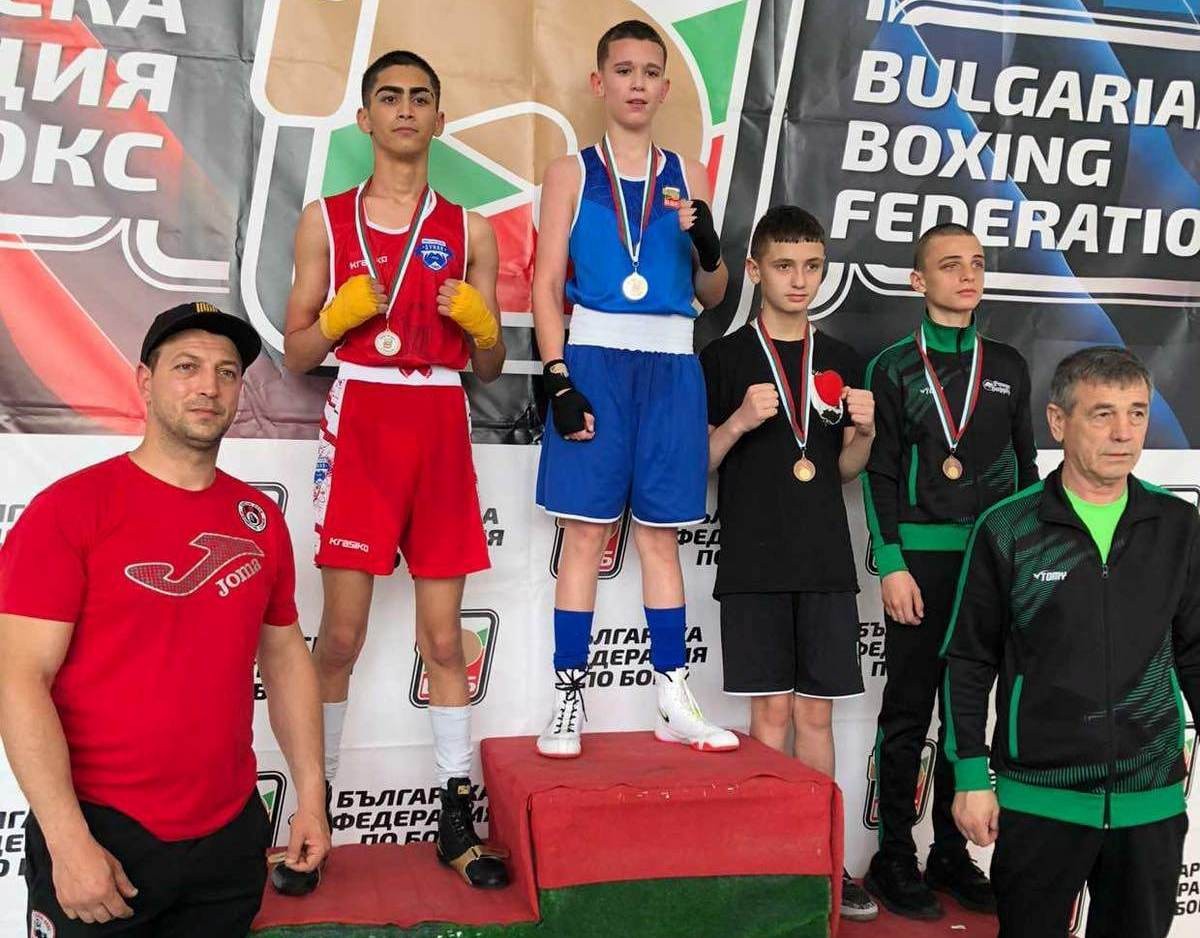  Боксов клуб Дунав Русе се завърна от Държавното в Плевен с два заслужени медала