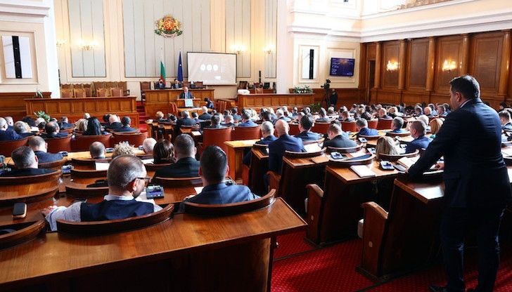 Парламентът прие механизма за разследване на главния прокурор с 210 гласа
