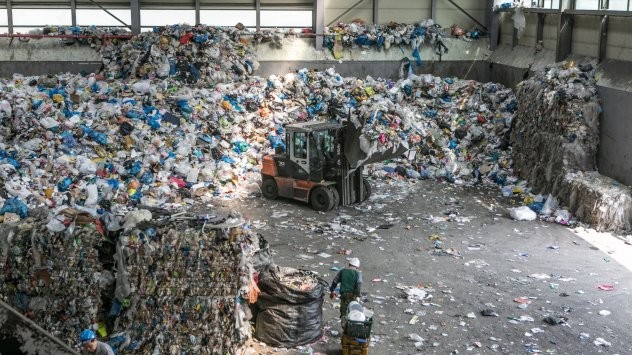 ЕС ограничава пластмасата. Ще го последват ли и другите?
