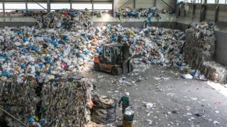 Европа започна борба и с най-големия глобален грях, свързан с пластмасите - износът на отпадъци в развиващите се страни
