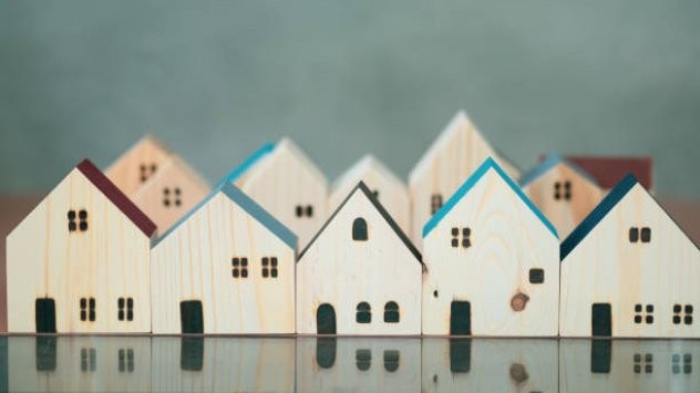 Пазарът на недвижими имоти през първата половина на 2023: Период на предпазливост и баланс