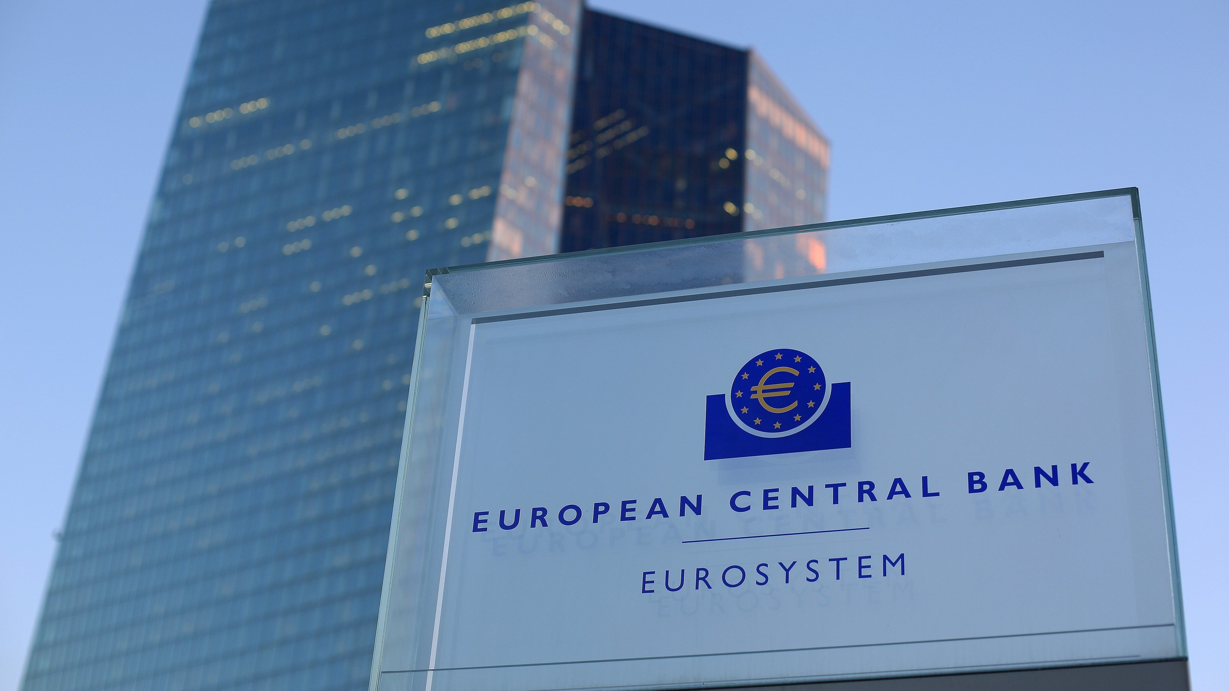 ЕЦБ повиши лихвите до 22-годишен връх въпреки забавянето на икономиката
