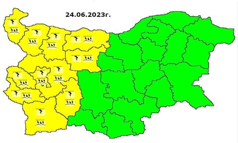 Обявен е жълт код за гръмотевични бури в 11 области