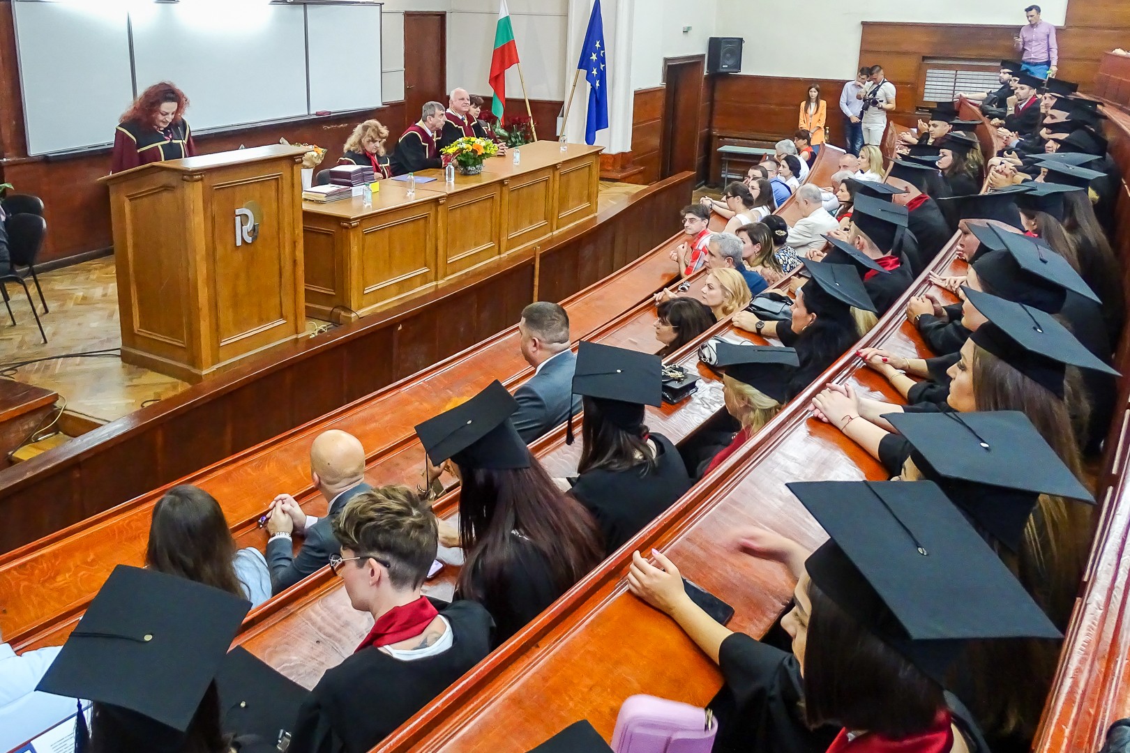 84 бакалаври и магистри от Юридическия факултет на Русенския университет  получиха своите дипломи 