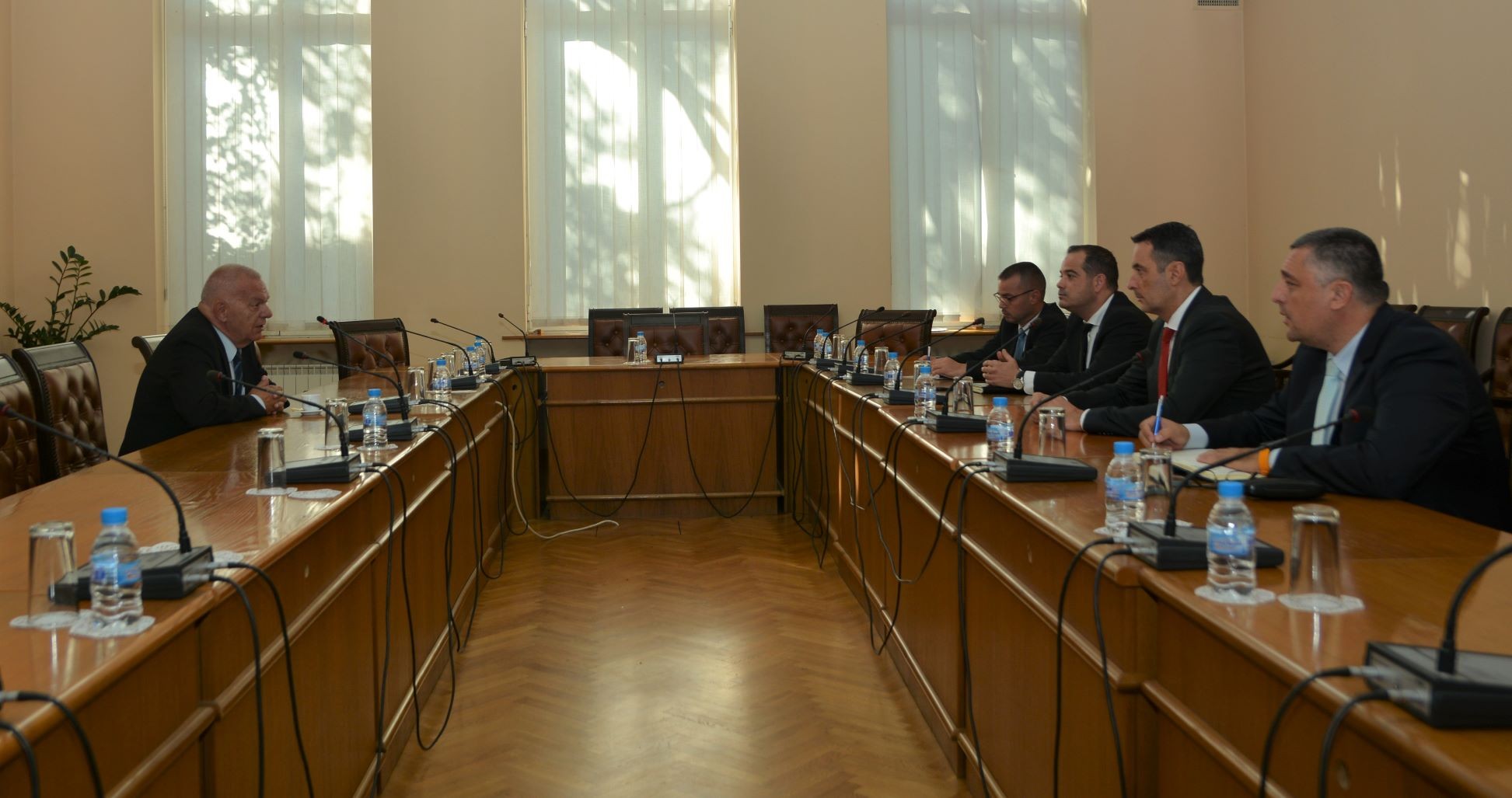 Министрите  Гвоздейков и  Стоянов проведоха среща с посланика ни в Букурещ за спешни мерки за облекчаването на трафика с Румъния