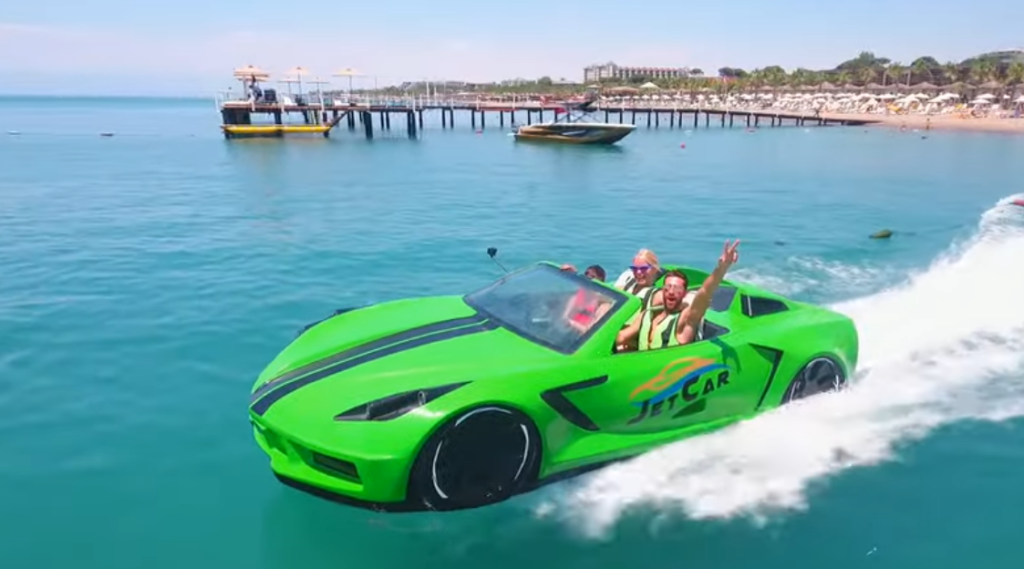 На плажа в Балчик вече е най-новата атракция в Европа – бърза кола във водите на Черно море