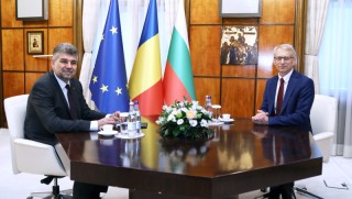 Българският премиер и румънският му колега Йон-Марчел Чолаку са постигнали съгласие фериботът да заработи в най-скоро време, но не са уточнили конкретни срокове.