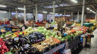 Спад в цената се наблюдава при зеленчуците, с изключение на краставиците