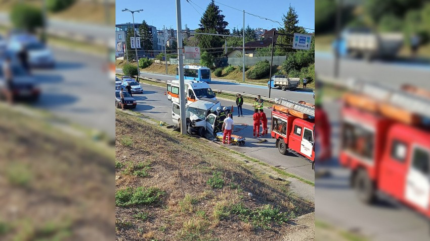 18-годишен млад шофьор  се заби в тролейбусен стълб по бул. ,,България,, в Русе