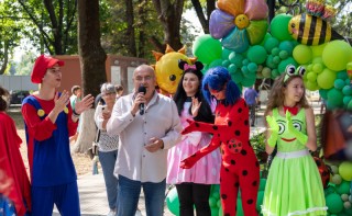 Кметът Валентин Атанасов ги изненада с безплатно ползване на атракционите на панаирната площадка