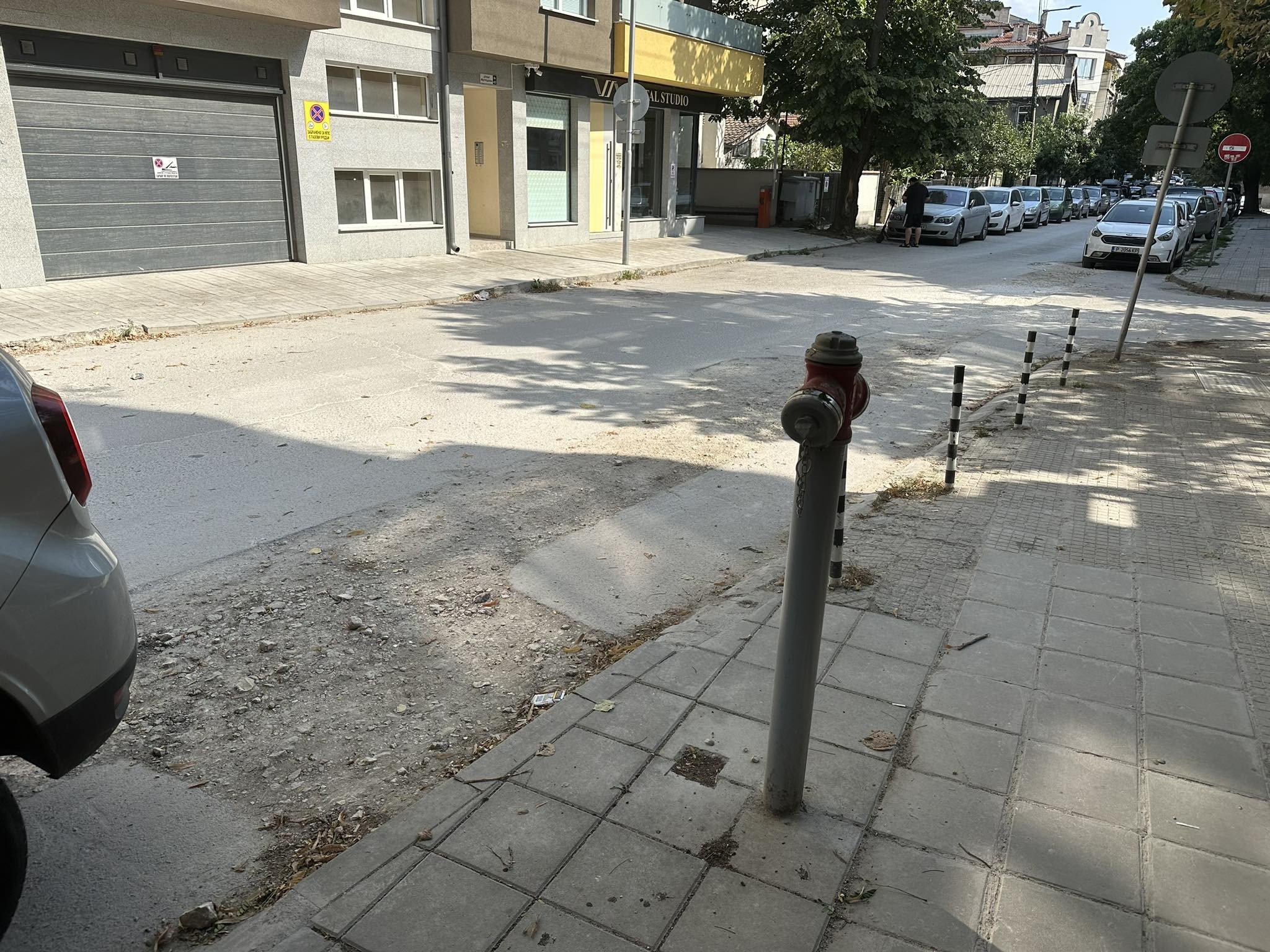 Защо месеци наред улици с подменени тръби стоят неасфалтирани и тънат в мизерия?