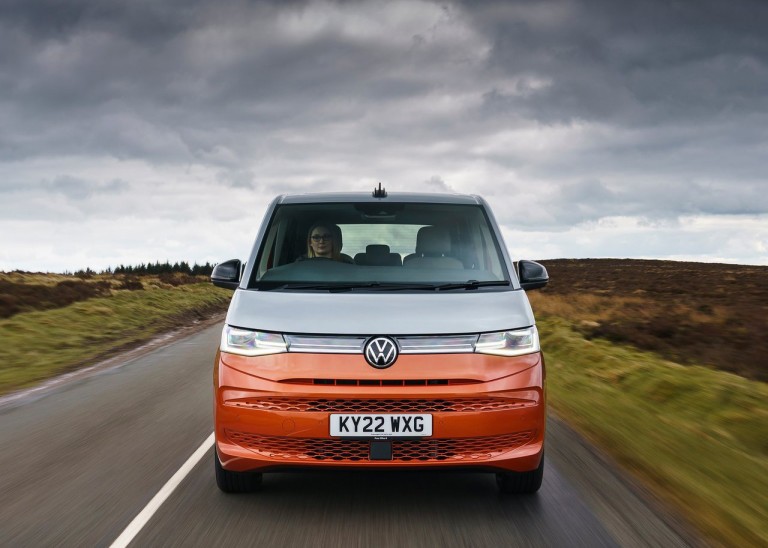 Volkswagen Multivan и какво представлява истинският комфорт за масите?