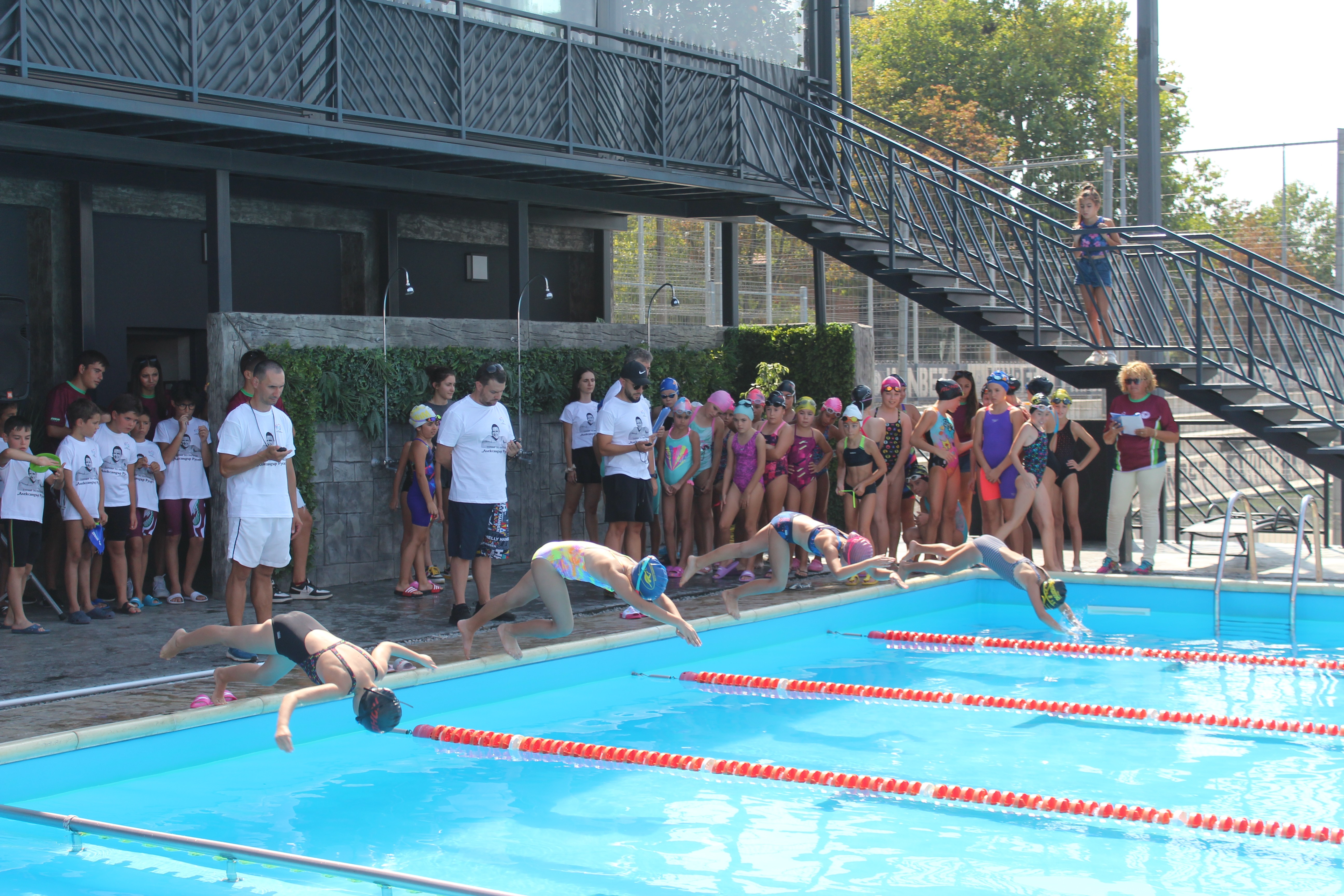 VIII издание на младежкия турнир по плуване „Александър Русев“  събра 10 отбора от страната