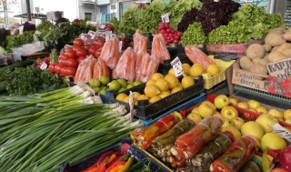 Обикновено цените на храните са най-ниски през лятото - и то заради сезонното поевтиняване на плодове и зеленчуци