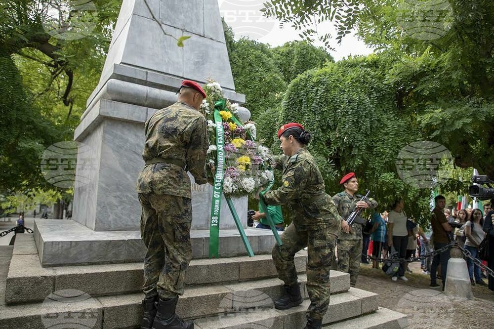 Русенци поднесоха венци и цветя по повод на 138 години от Съединението на България 