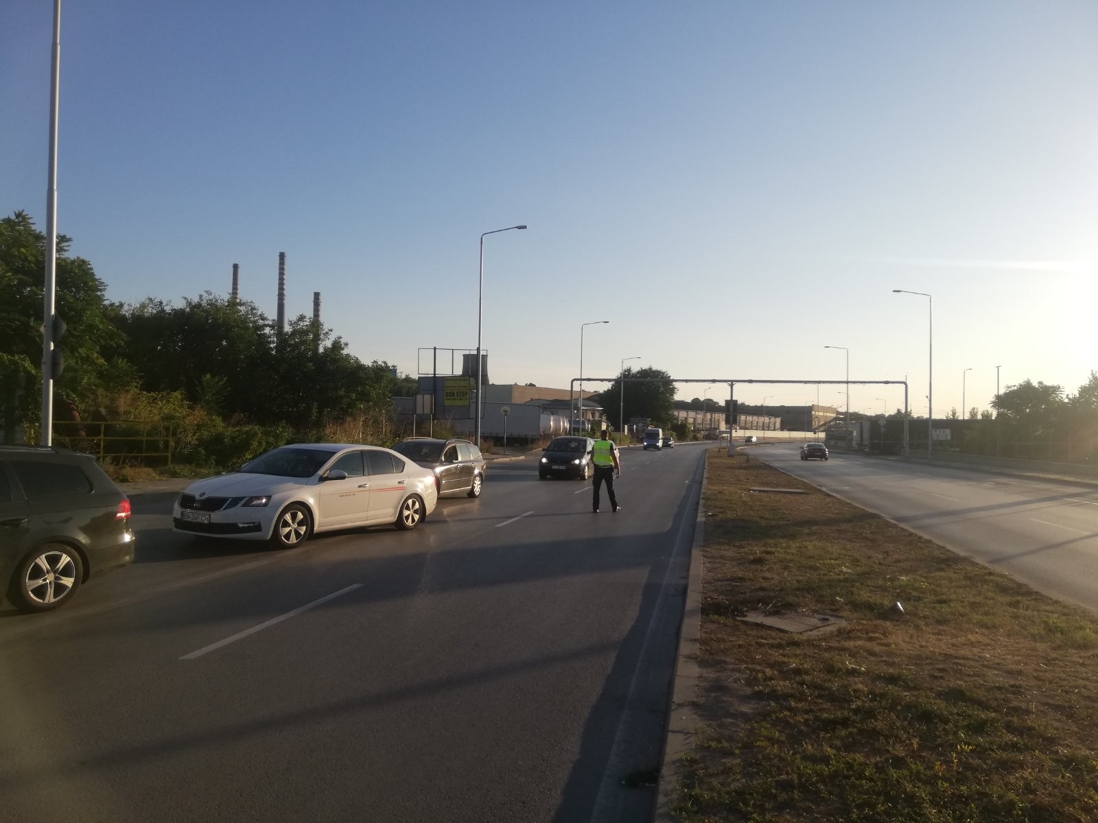 Полцейски патрул дежури в пиковете часове на кръговото пред ГКПП ,,Дунав мост,,