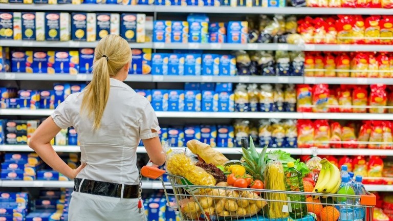 Цените на храните в Румъния паднаха наполовина след ограниченията за търговските надбавки 
