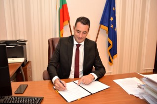    Министърът на транспорта и съобщенията Георги Гвоздейков подписа писмо за съвместен ангажимент с министъра на транспорта и инфраструктурата на Румъния