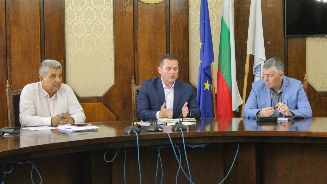 Кметът Милков пита депутата Белчев за мобилната станция, която тази година не стигна до Русе