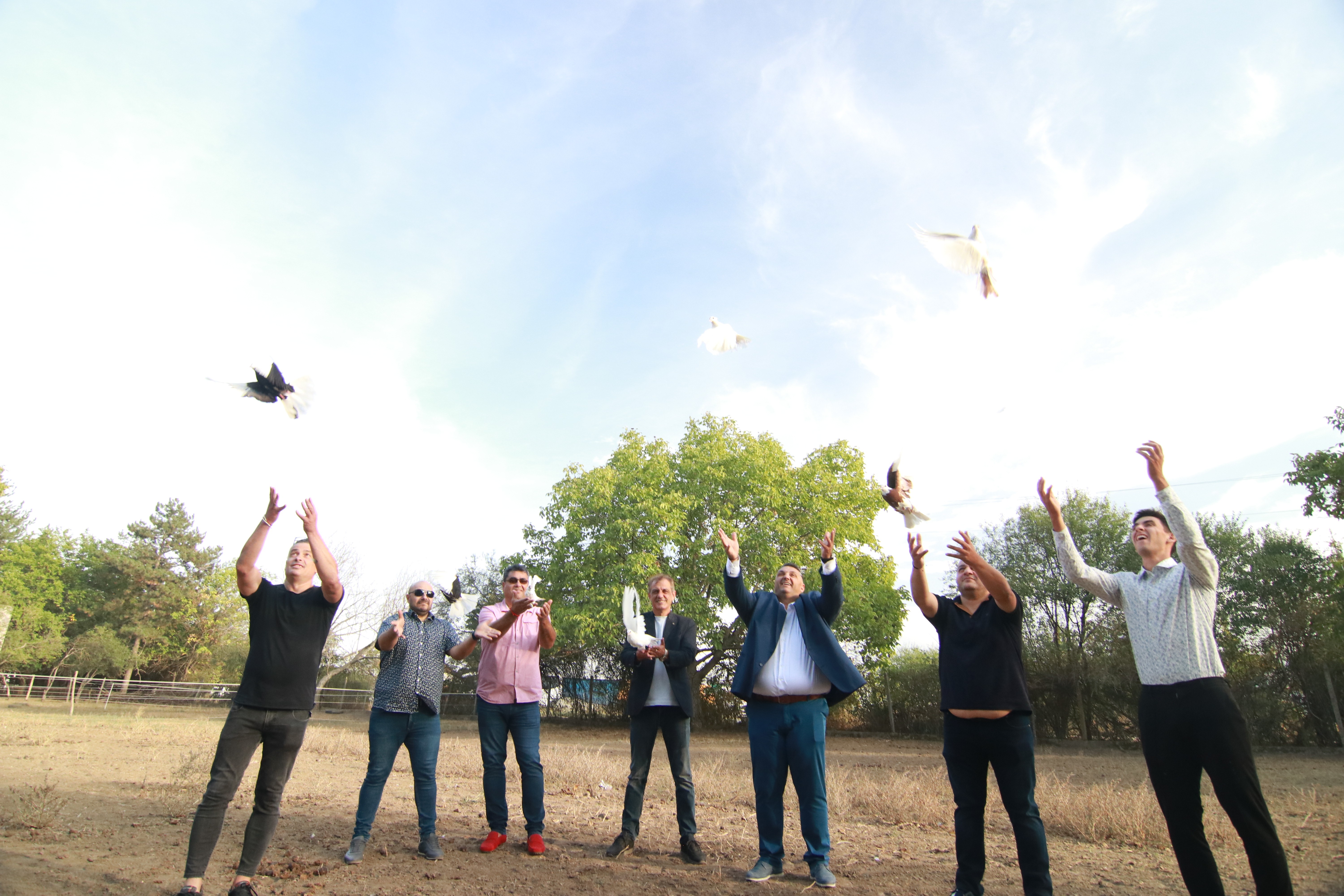 СДС Русе откри предизборната си кампания с молебен за успех и бели гълъби