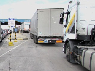 Полицията спира камиони и в съседните на Русе области Разград, Велико Търново и Стара Загора на подходящи за целта места